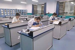 北京市师达中学物理实验室