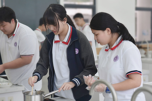 深圳富源英美学校烹饪课室
