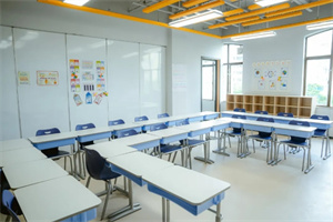 广州市中黄港澳子弟学校史地教室
