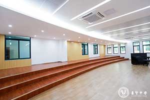 象贤中学国际部合唱房